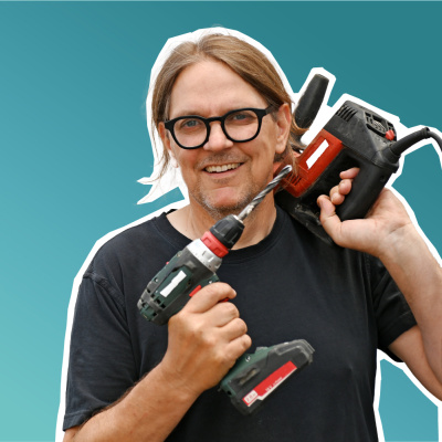 Die Illustration zeigt den Energieberater Carsten Herbert alias "Energiesparkommissar" mit einer Bohrmaschine und dem Schriftzug "Do it yourself"