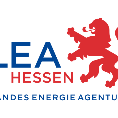 Logo der LEA Hessen in rot und blau mit ienem roten Löwen
