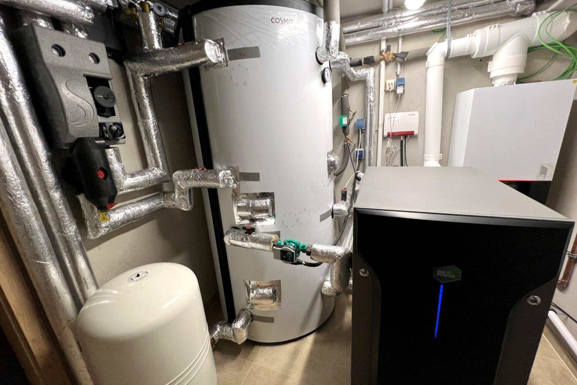 Heizungskeller im energetisch modernisierten Mehrfamilienhaus in WEG-Besitz der Familie Schinnenburg.