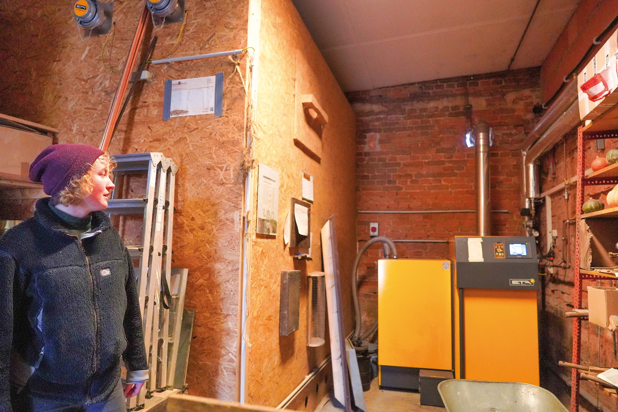 Heizungskeller des energieeffizienten Bauernhofs des Lossehof e.V.