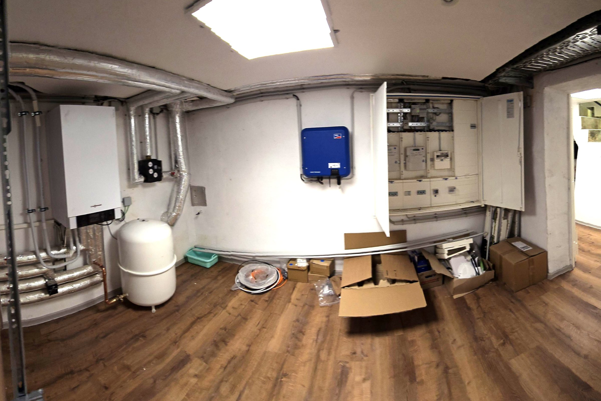 Heizungskeller des energetisch modernisierten Einfamilienhauses der Familie Folkens.