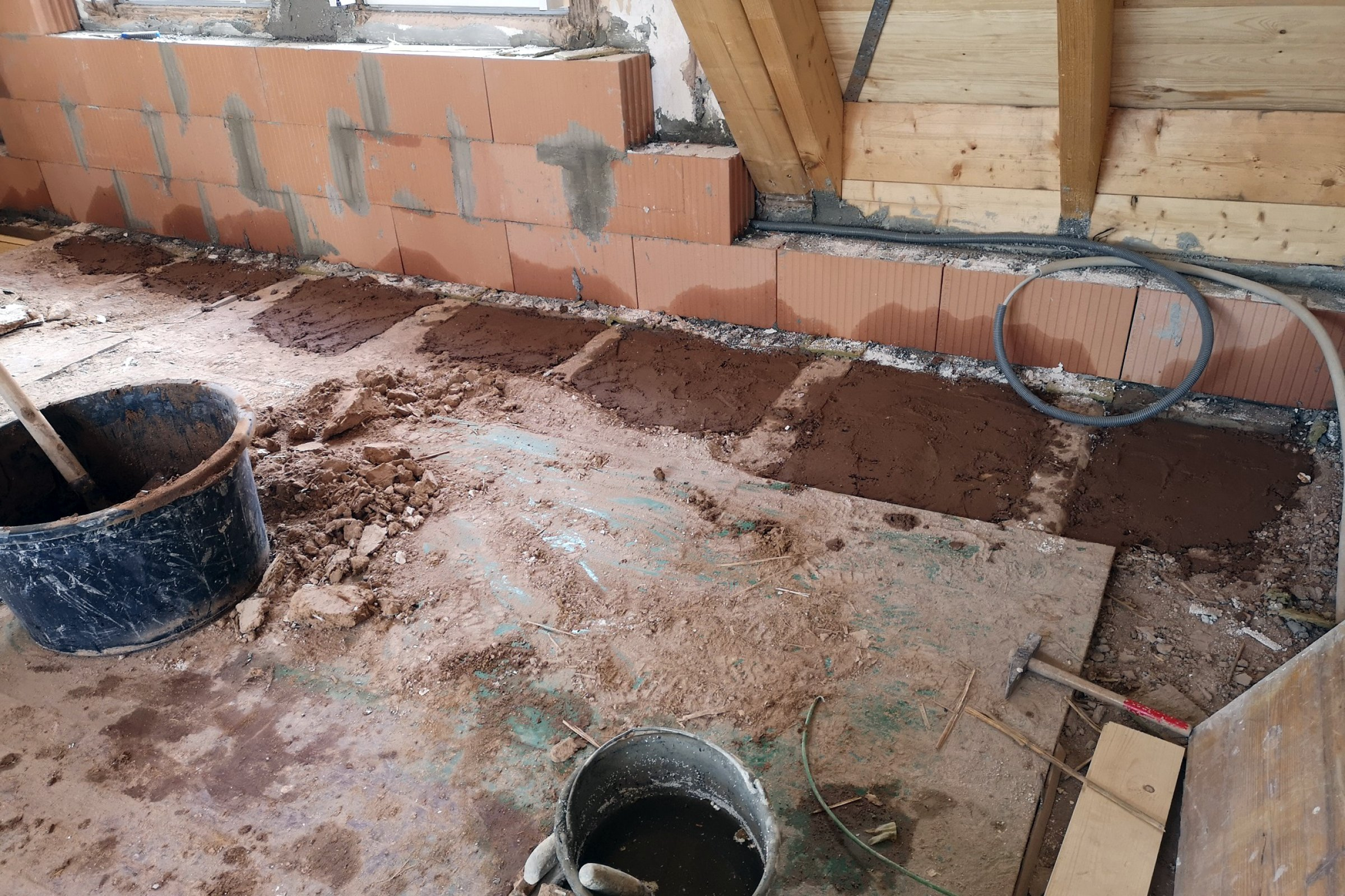 Sanierung des energieeffizienten Fachwerkhauses der Familie Tux.