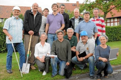 DAs Bild zeigt Mitglieder der Bürgerinitiative Nahwärme Schönstadt