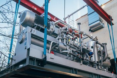 Anlieferung einer Großwärmepumpe in Rosenheim