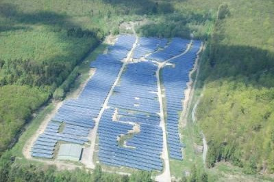Luftbild des Solarparks Waldsolms-Weiperfelden  