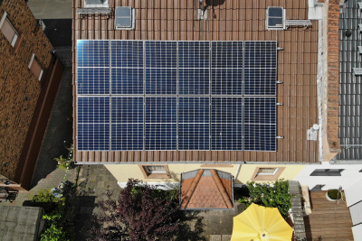 Eine Photovoltaik-Anlage auf einem Dach
