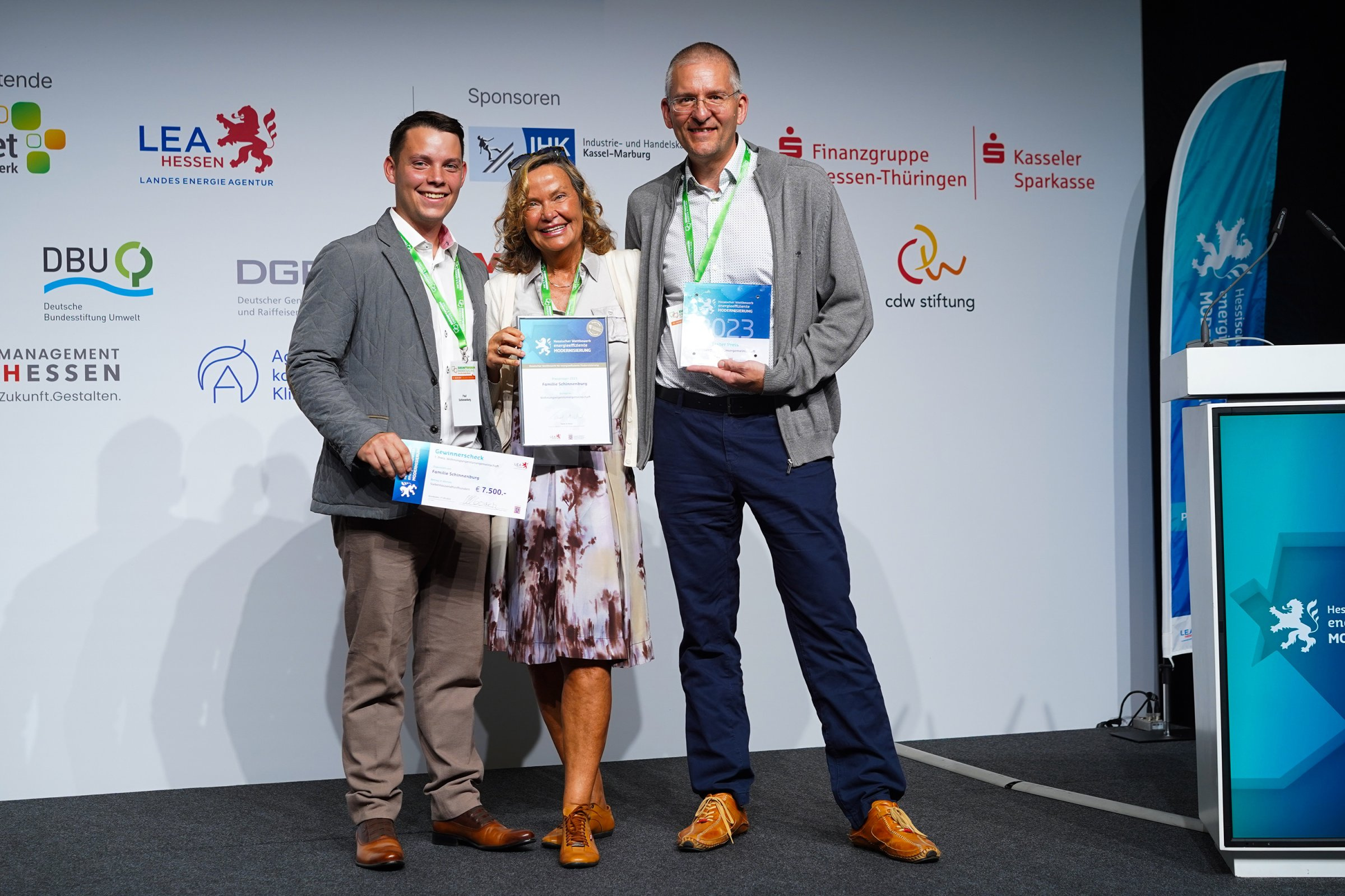 Familie Schinnenburg bei der Preisverleihung des Modernisierungspreises