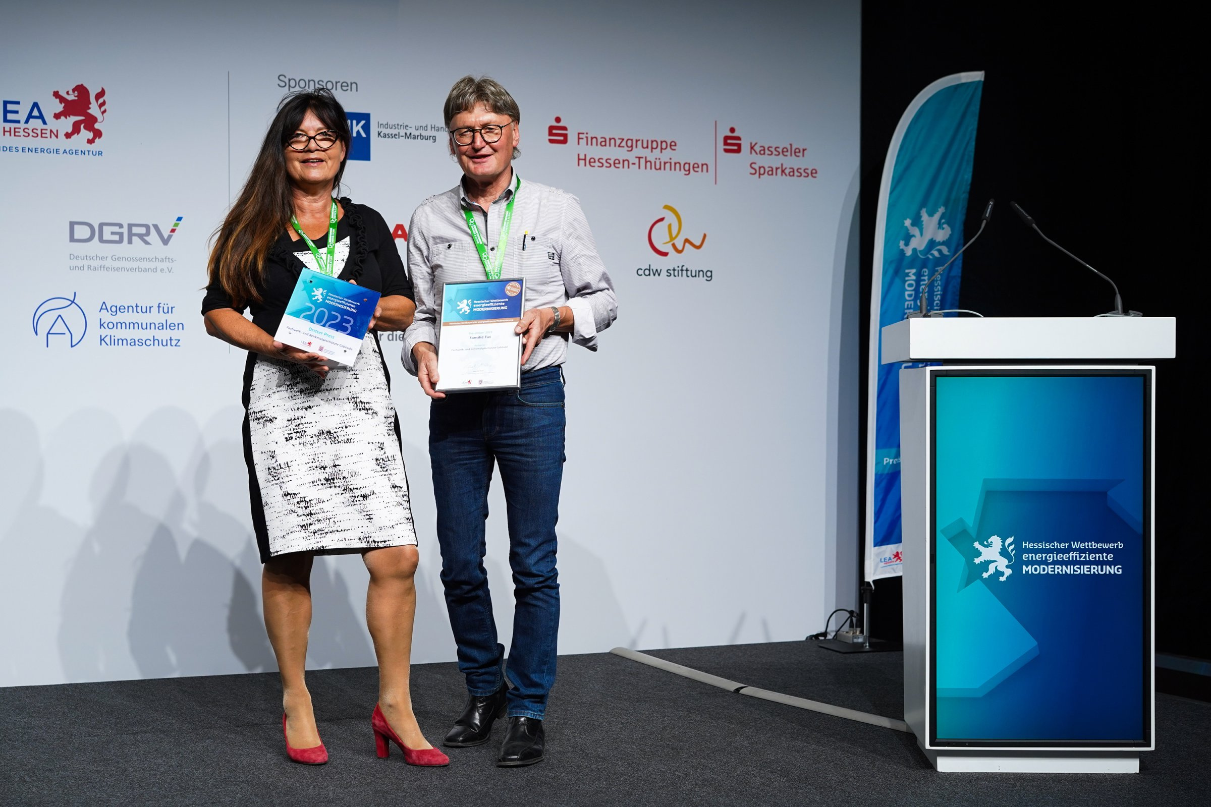 Preisverleihung für das energieeffiziente Fachwerkhaus der Familie Tux.