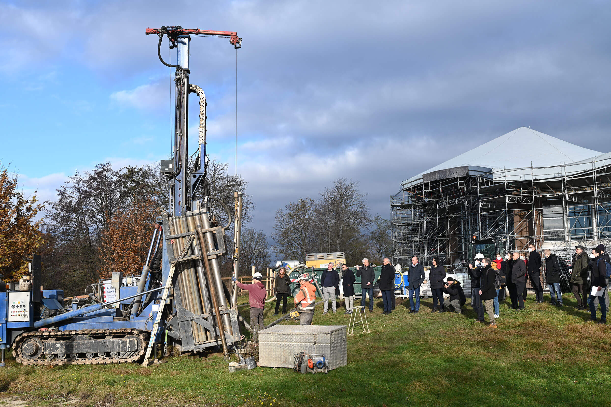 Geothermie: Probebohrung Frankfurt-Rebstock 19.11.2201, Zuschauer bei der Bohrung.