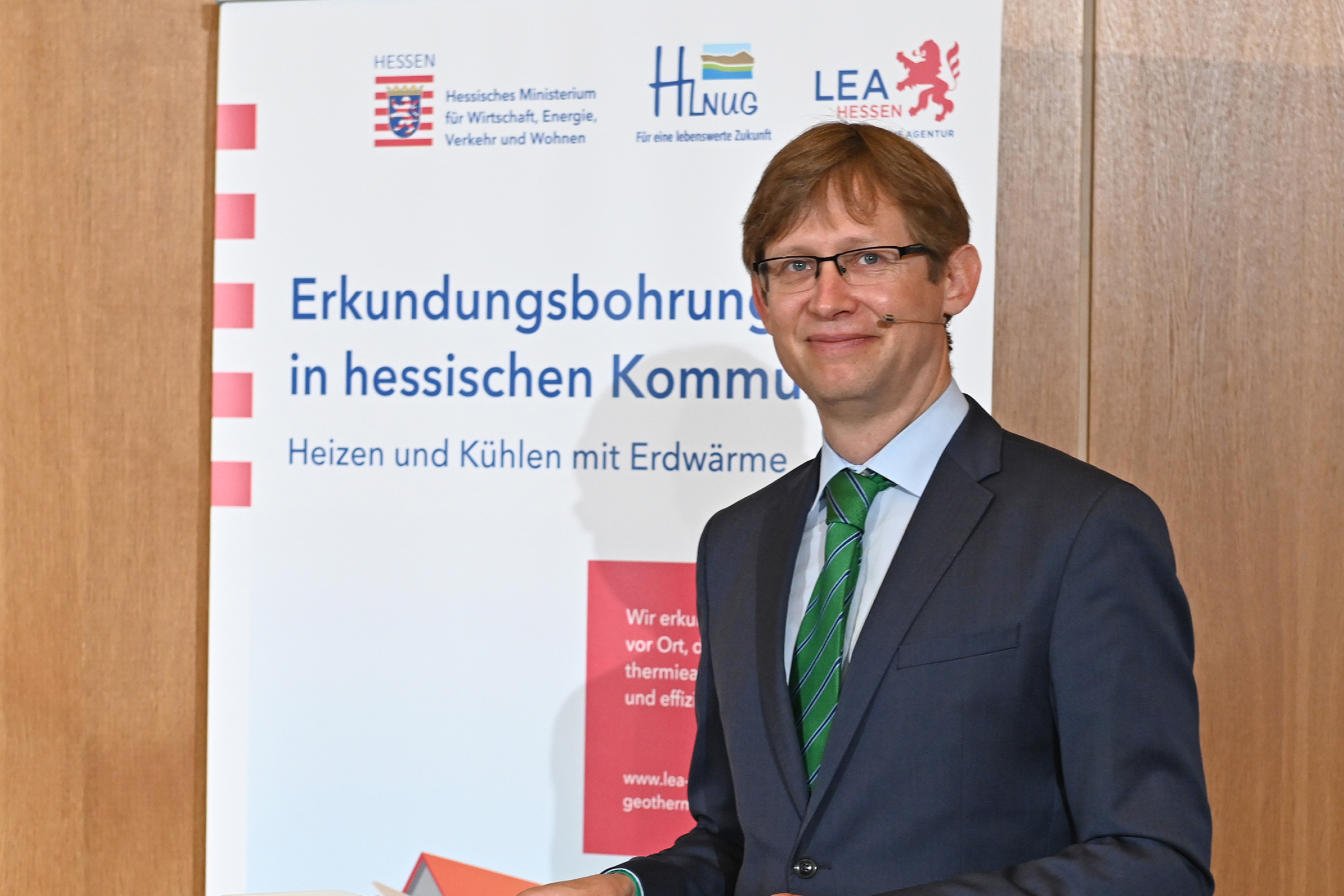 Geothermie-Forum 2021 Begrüssung durch Jens Deutschendorf Staatssekretär Jens Deutschendorf bei der Begrüßung anlässlich des GGeothermie-Forums 2021