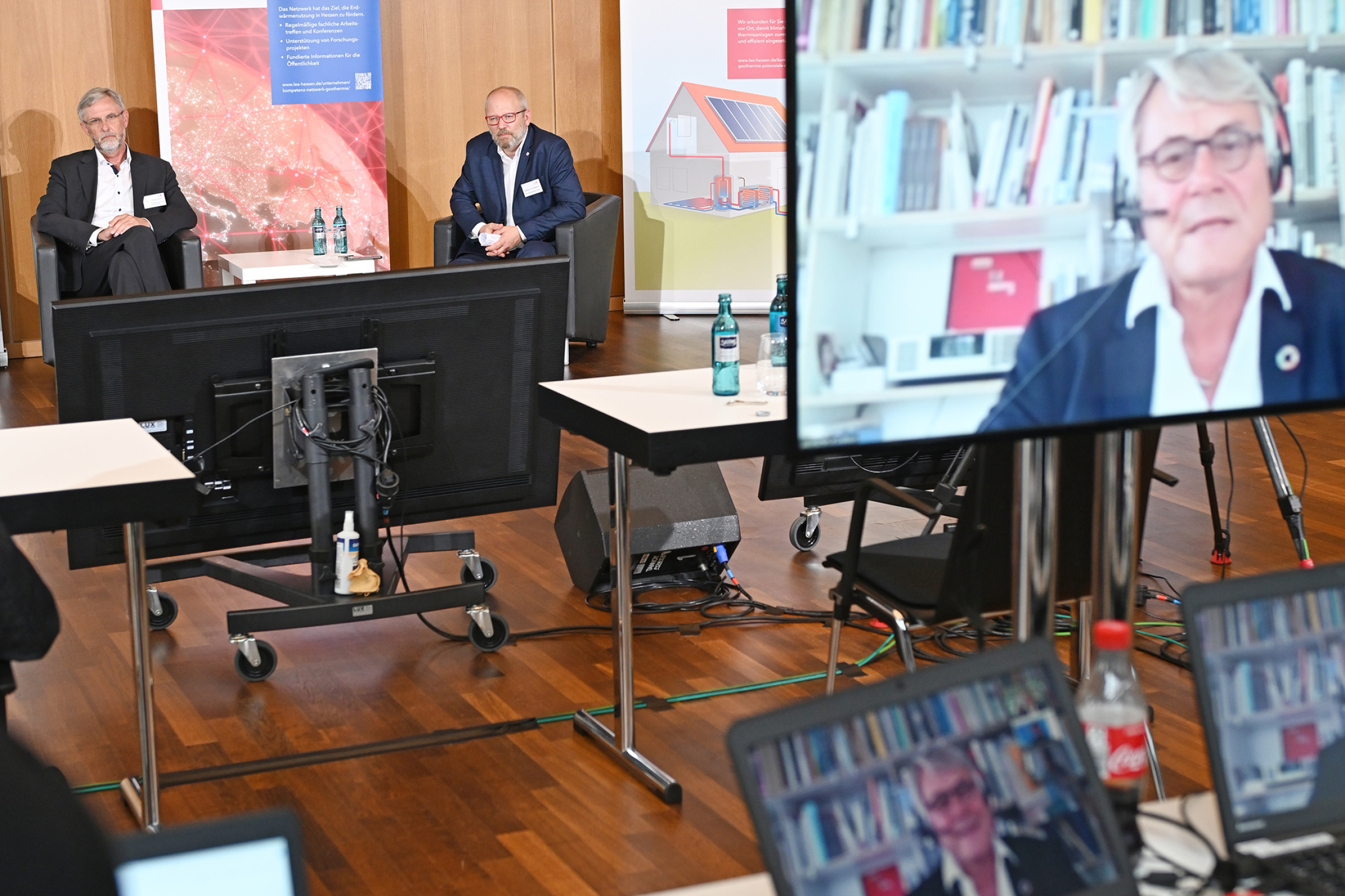Geothermie-Forum 2021 Technik Blick auf die Regie des Geothermie-Forums 2021