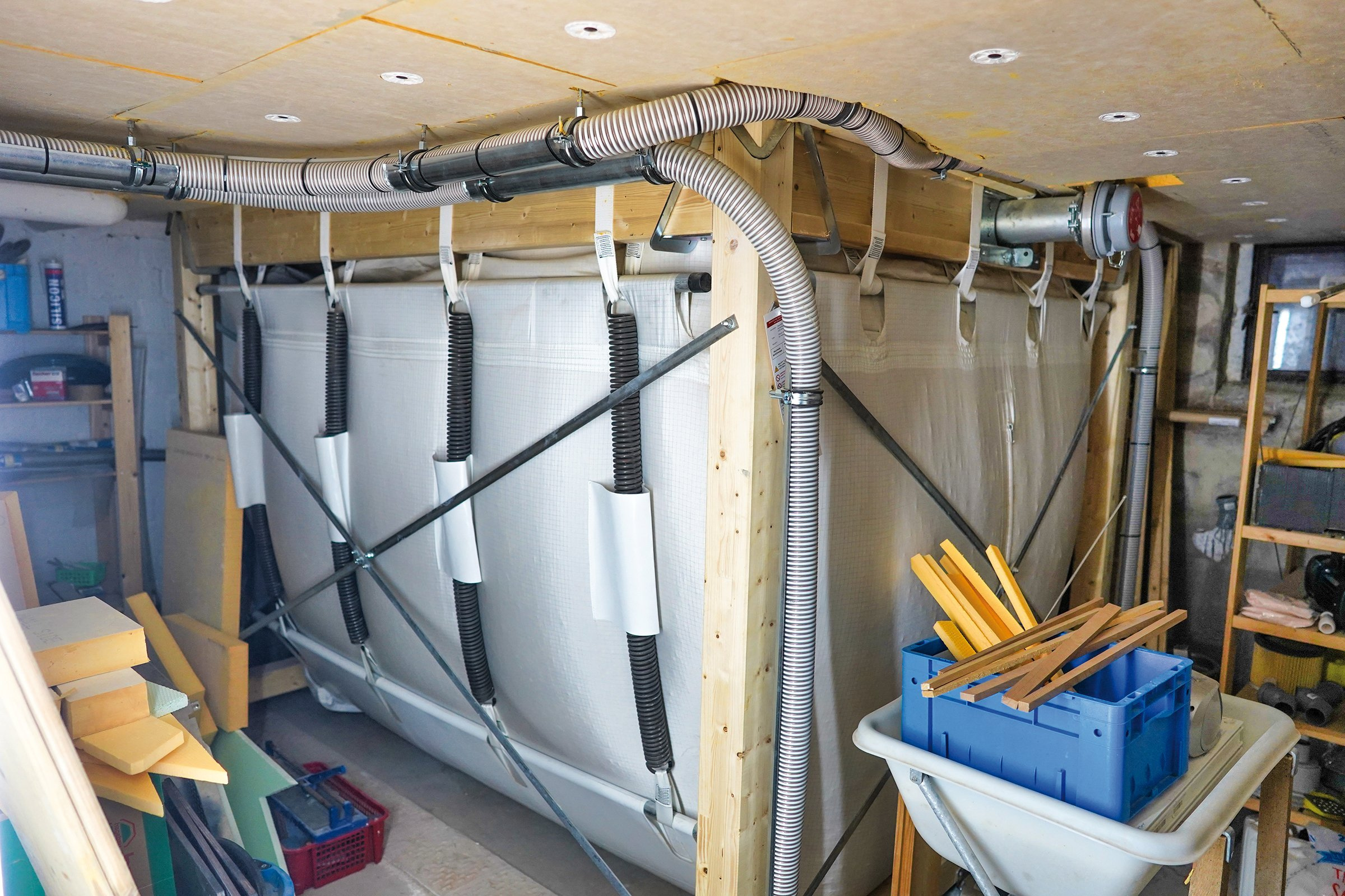 Heizungskeller des klimagerechten Biobauernhofs der Kommune Niederkaufungen e.V.