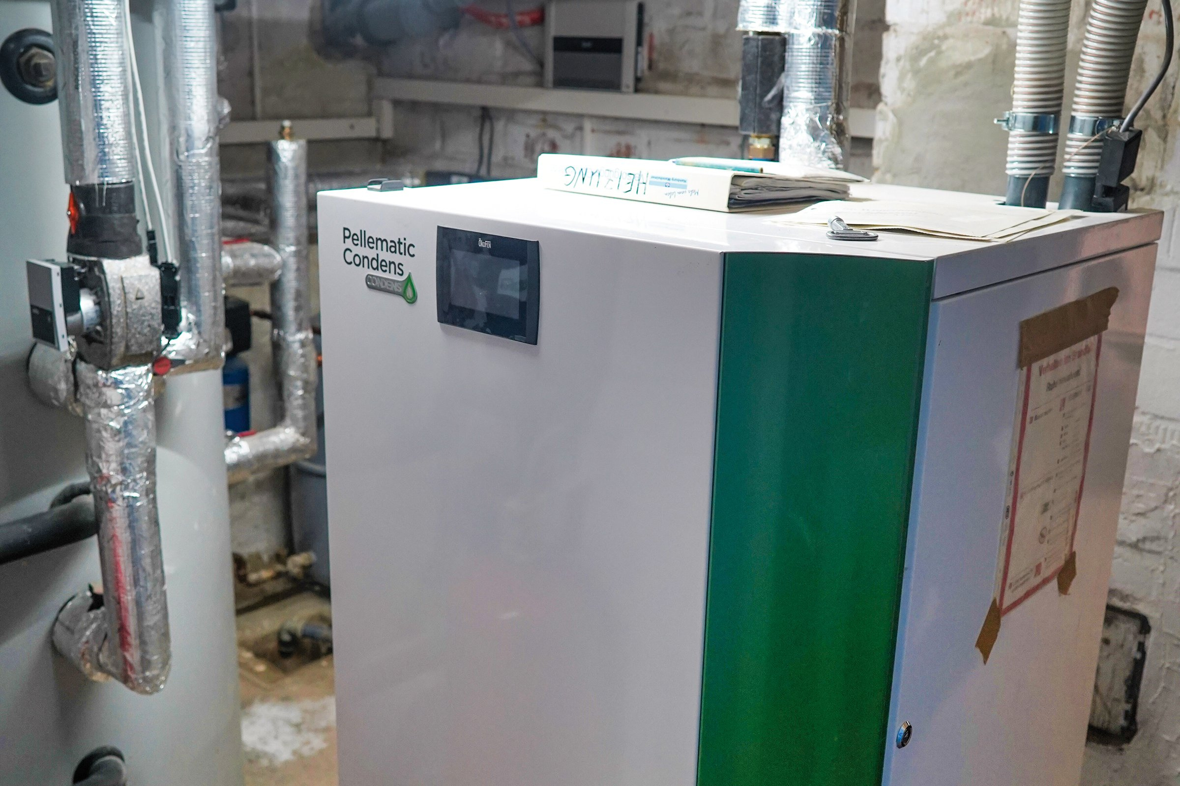 Heizungskeller des klimagerechten Biobauernhofs der Kommune Niederkaufungen e.V.