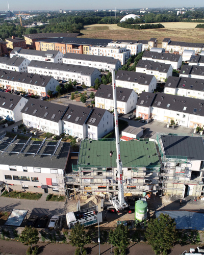 Contracting im Quartier. Luftaufnahme von mehreren Wohnkomplexen.