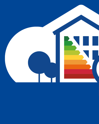 Das Keyvisual zeigt ein Mehrfamilienhaus mit der Energieeffizienzskala und Beratungsicons kombiniert.