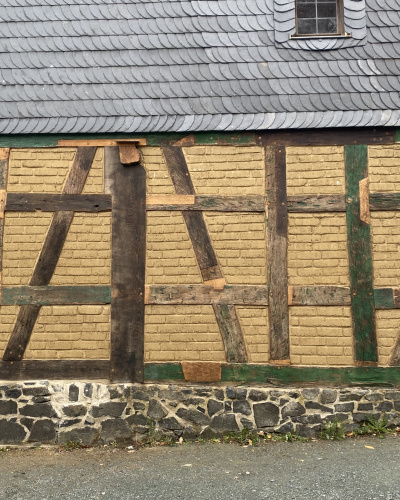 Ansicht von restaurierter Fachwerkwand.