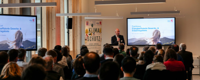 Einleitung zum Fachforum Moderator begrüßt die Teilnehmenden der Veranstaltung
