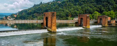 Staustufe am Neckar in Heidelberg.